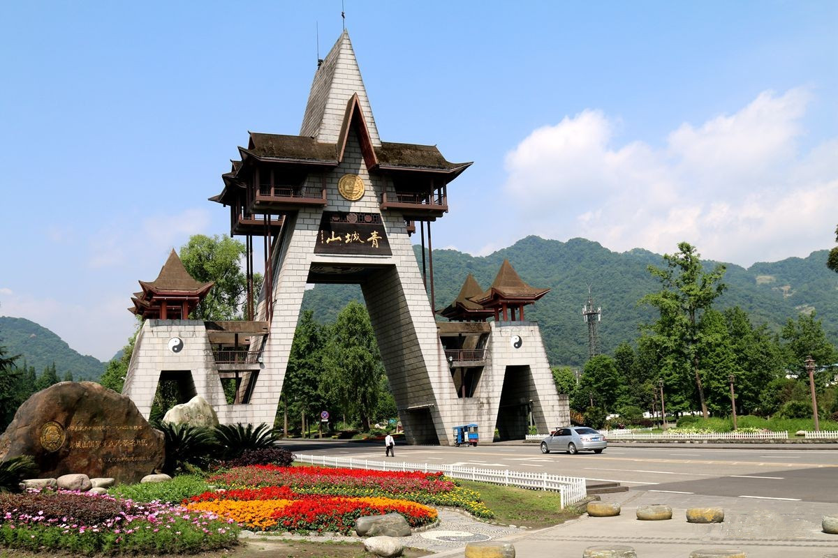 2.<a href=http://www.yn167.com/tags/89.html target=_blank class=infotextkey>成都</a>旅游必须去十大景点