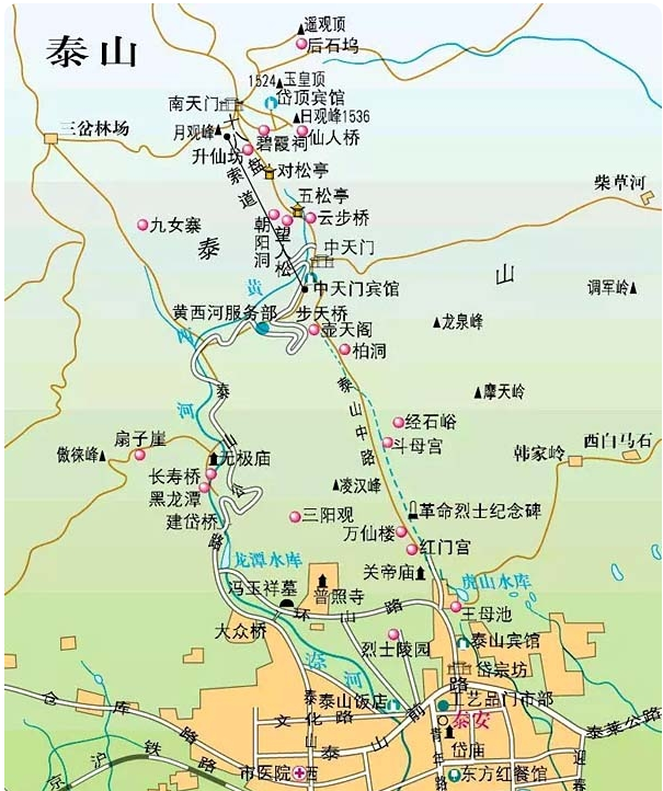 泰山游客爆满 山脚堵到山顶