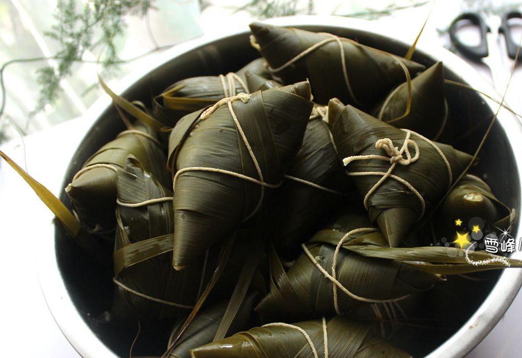 端午节的特色美食(传统粽子和艾草粽的制作方法)